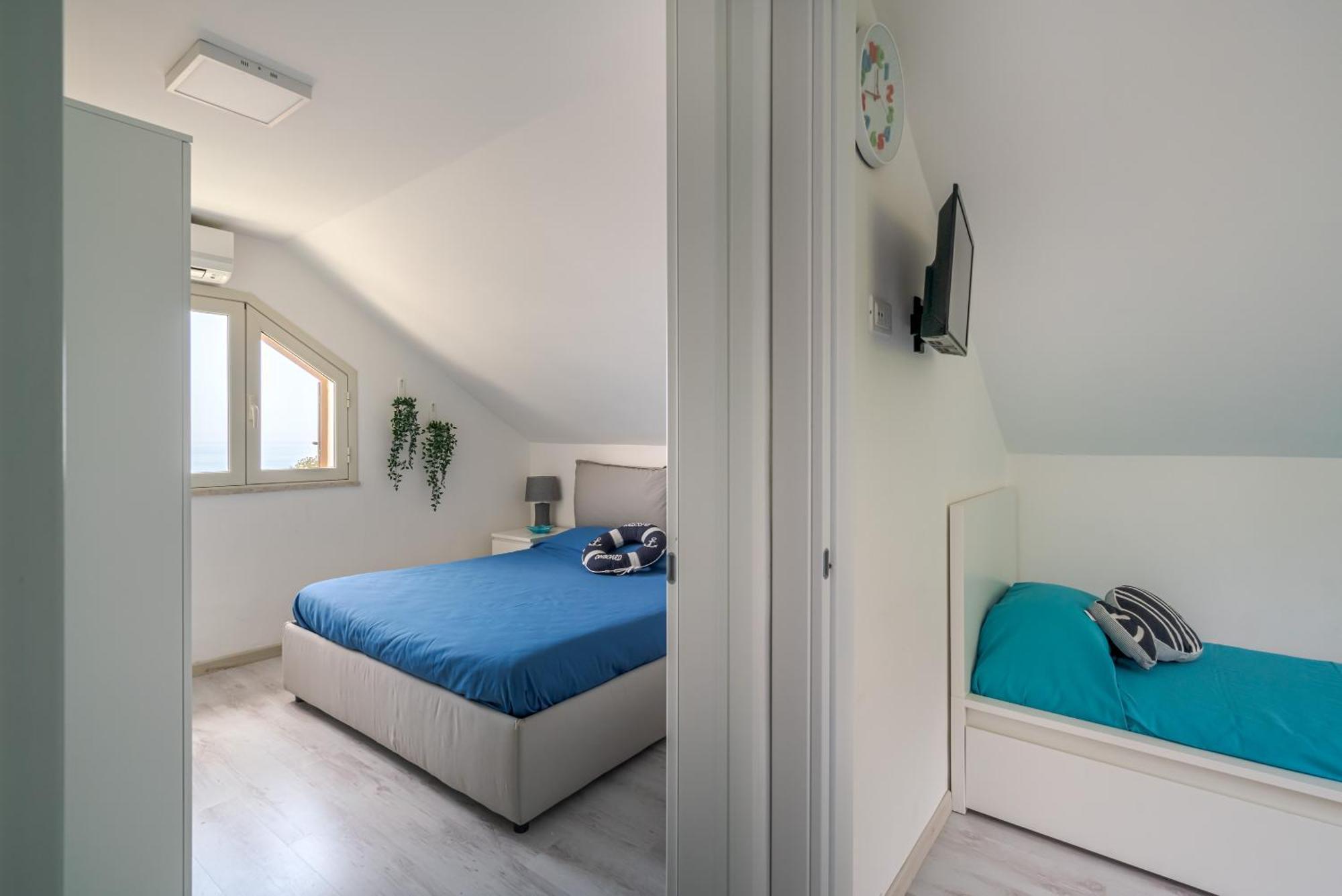 La Goccia Sul Mare Apartment Letojanni Bagian luar foto