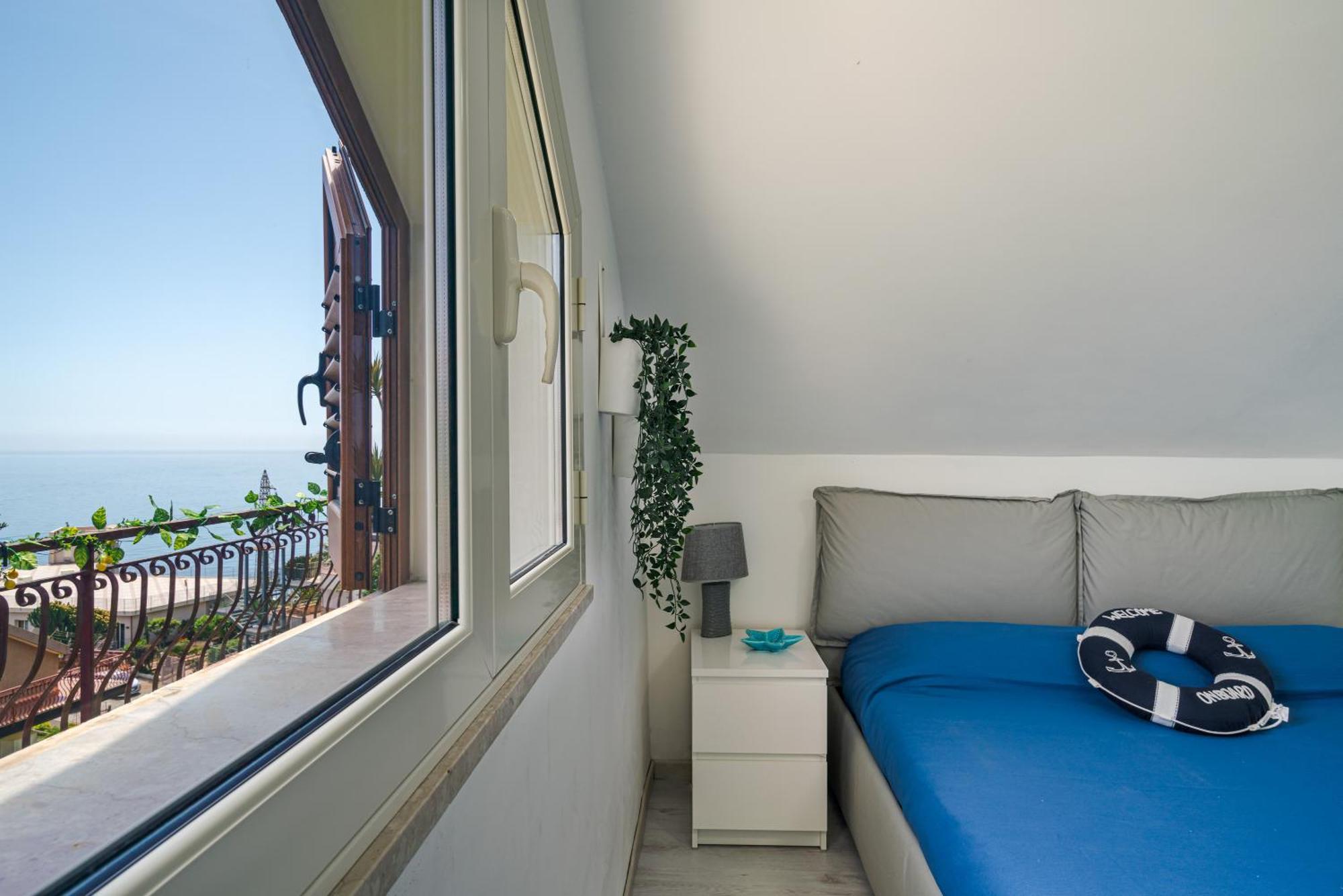 La Goccia Sul Mare Apartment Letojanni Bagian luar foto