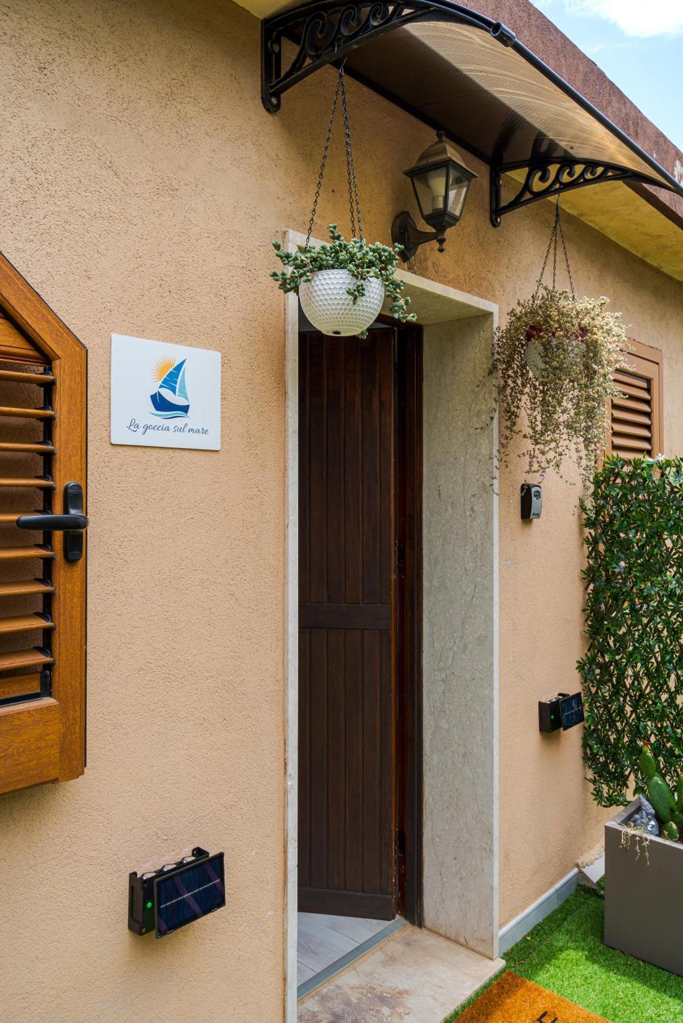 La Goccia Sul Mare Apartment Letojanni Bagian luar foto