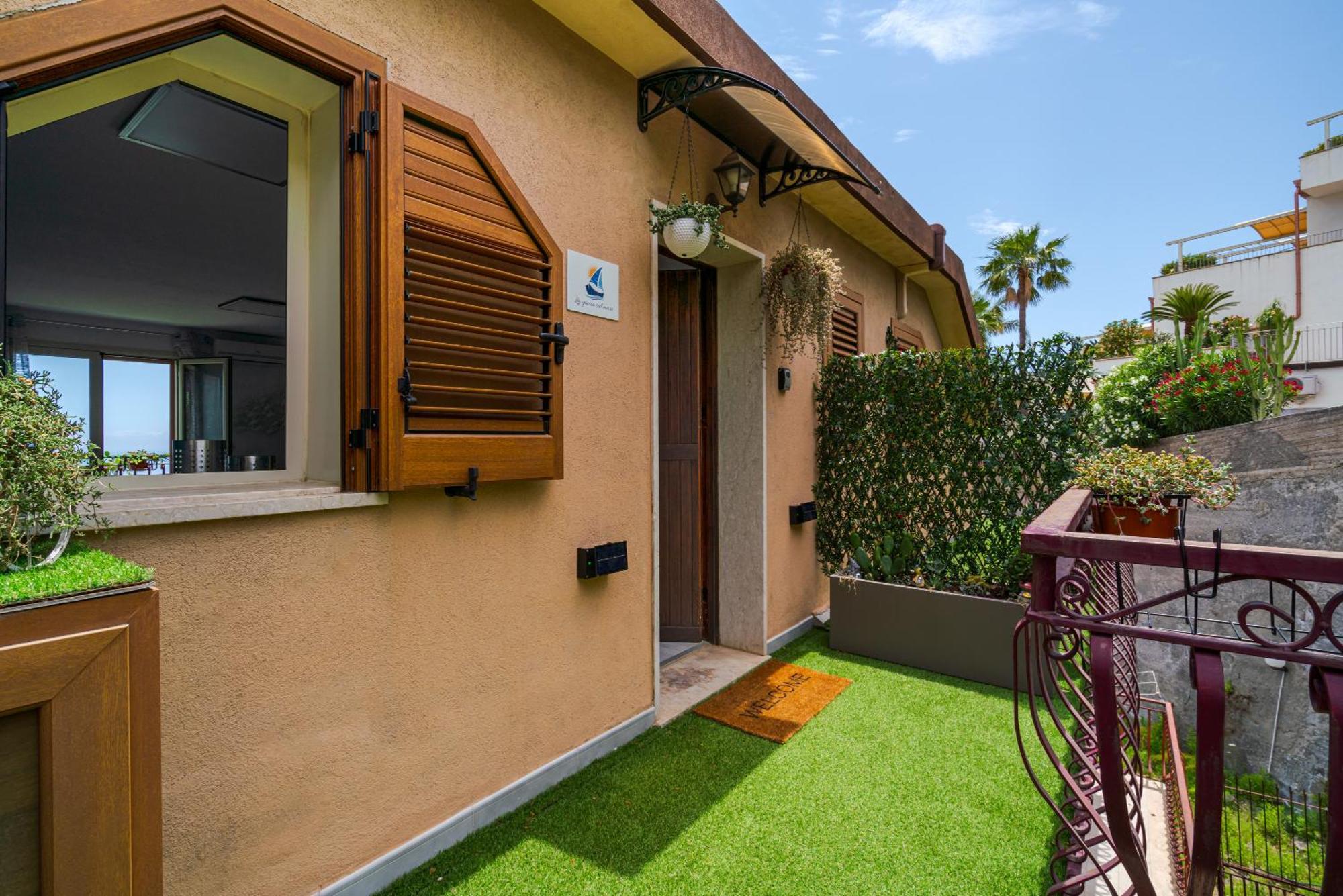 La Goccia Sul Mare Apartment Letojanni Bagian luar foto
