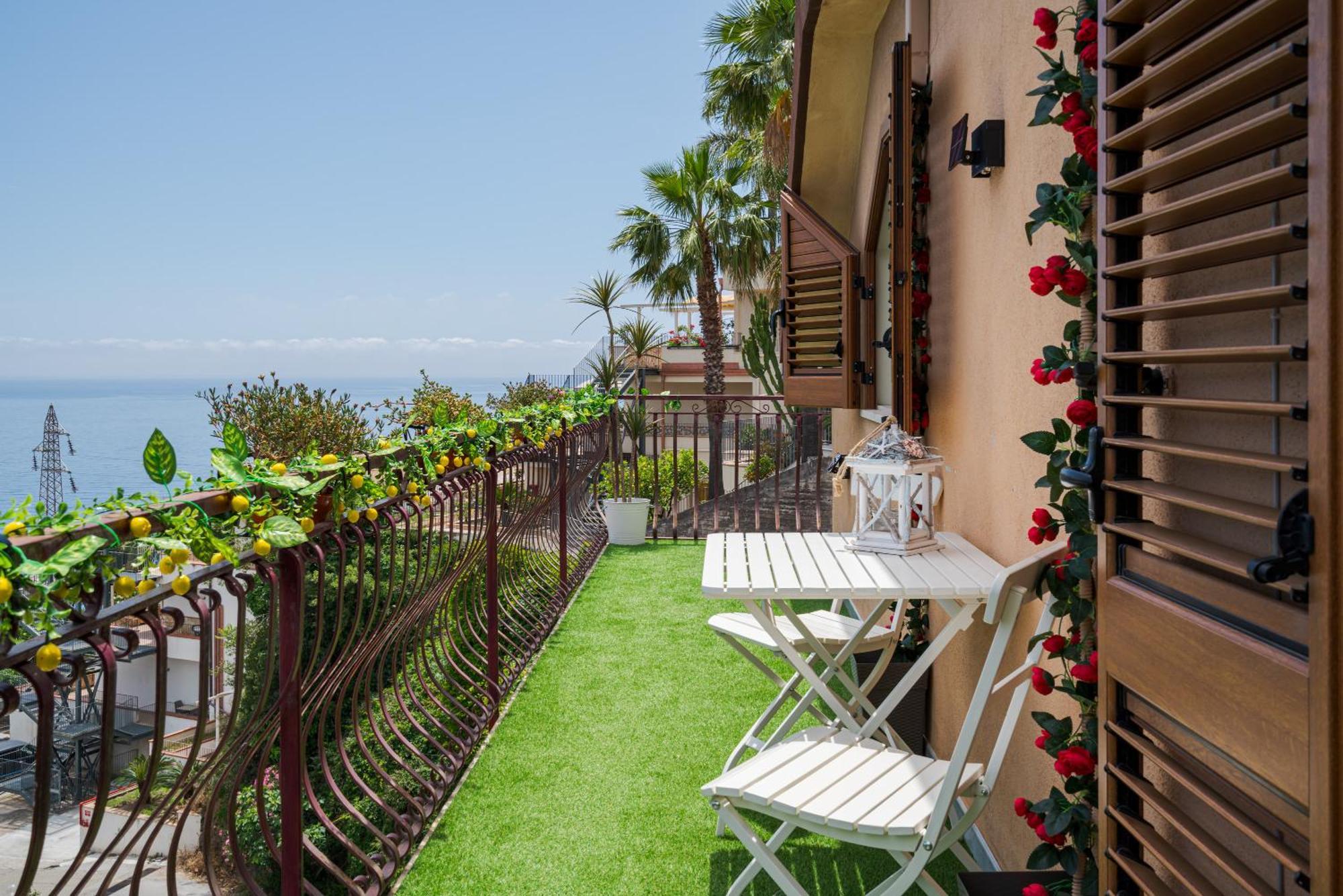 La Goccia Sul Mare Apartment Letojanni Bagian luar foto