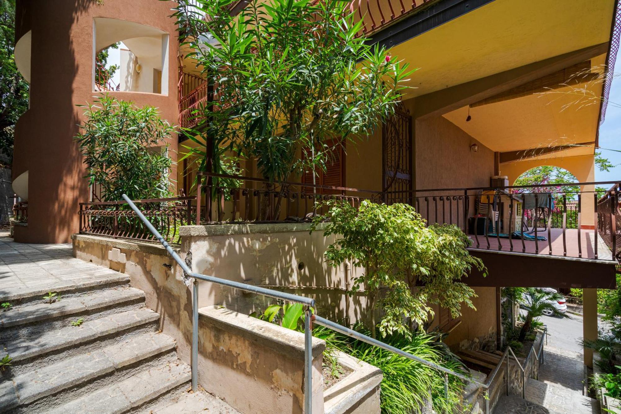 La Goccia Sul Mare Apartment Letojanni Bagian luar foto